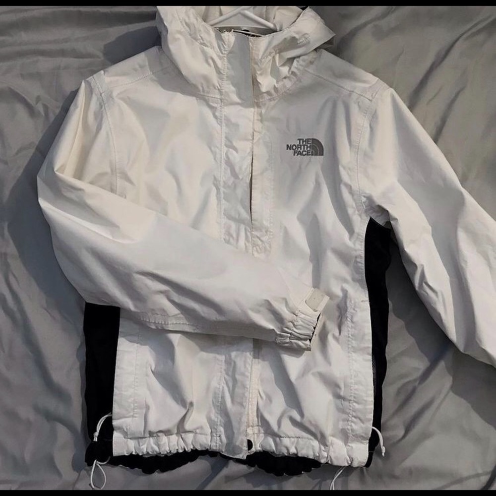 XS northface windbreaker
